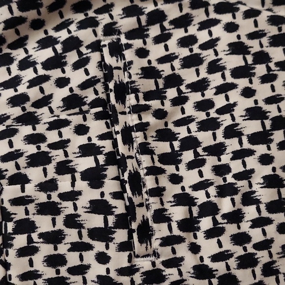 WHBM Black and White 5in Shorts - Picture 6 of 13